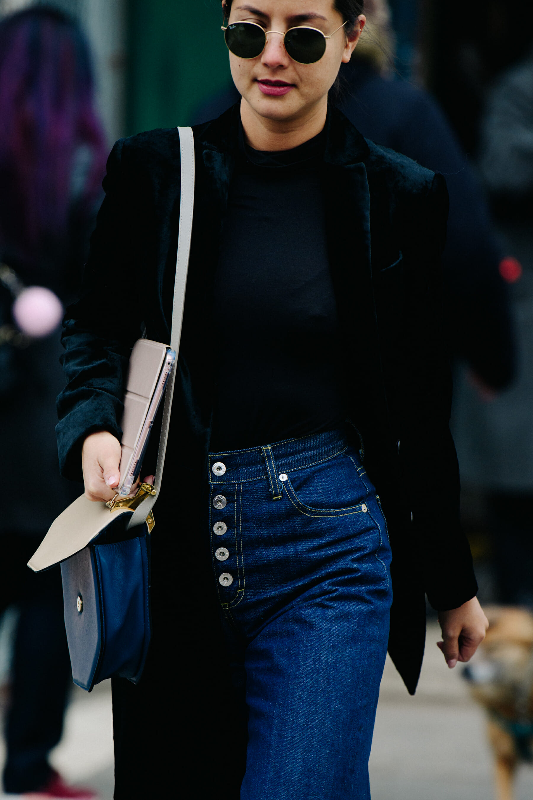 Woman wearing high waist jeans