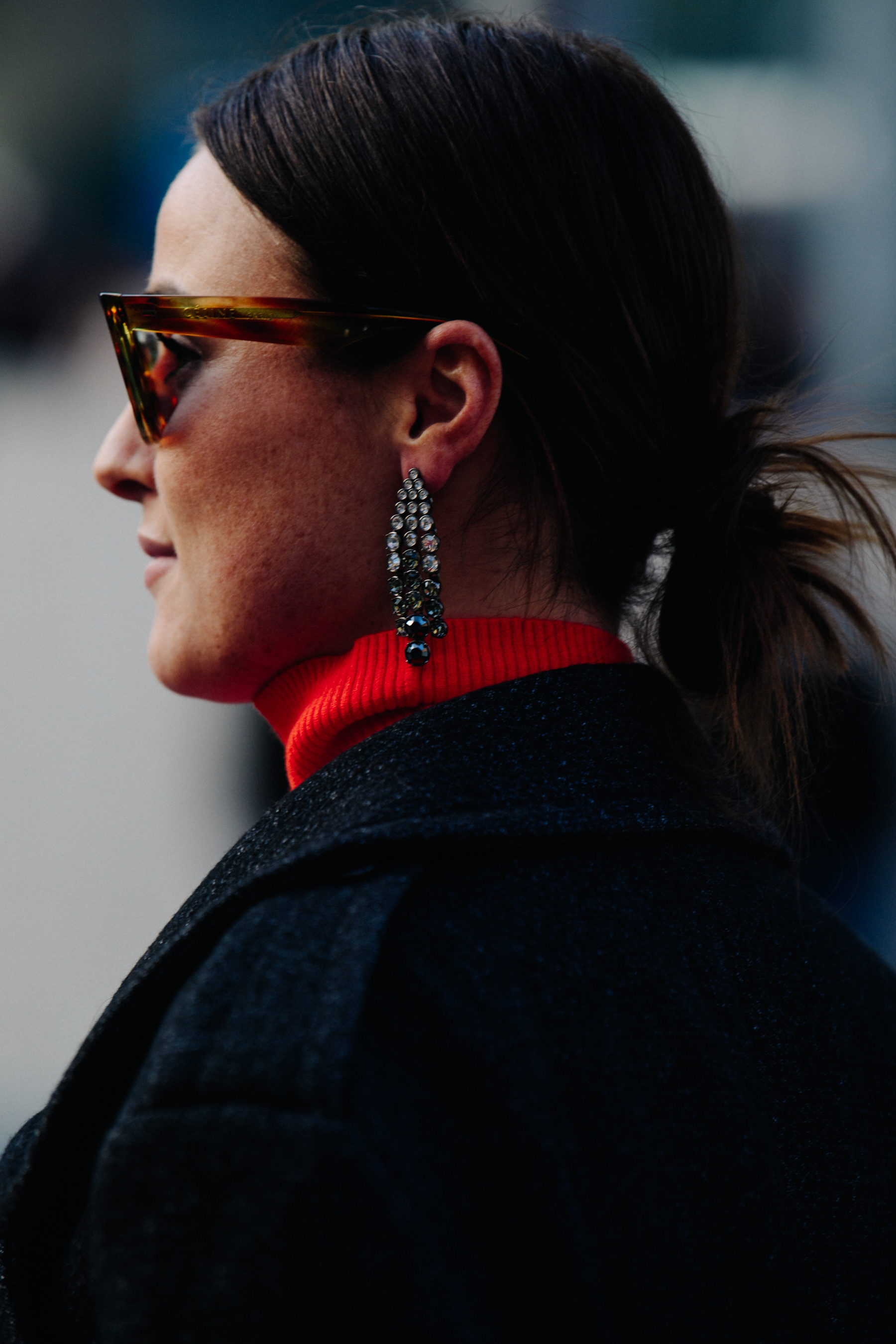 German blogger wearing silver earring
