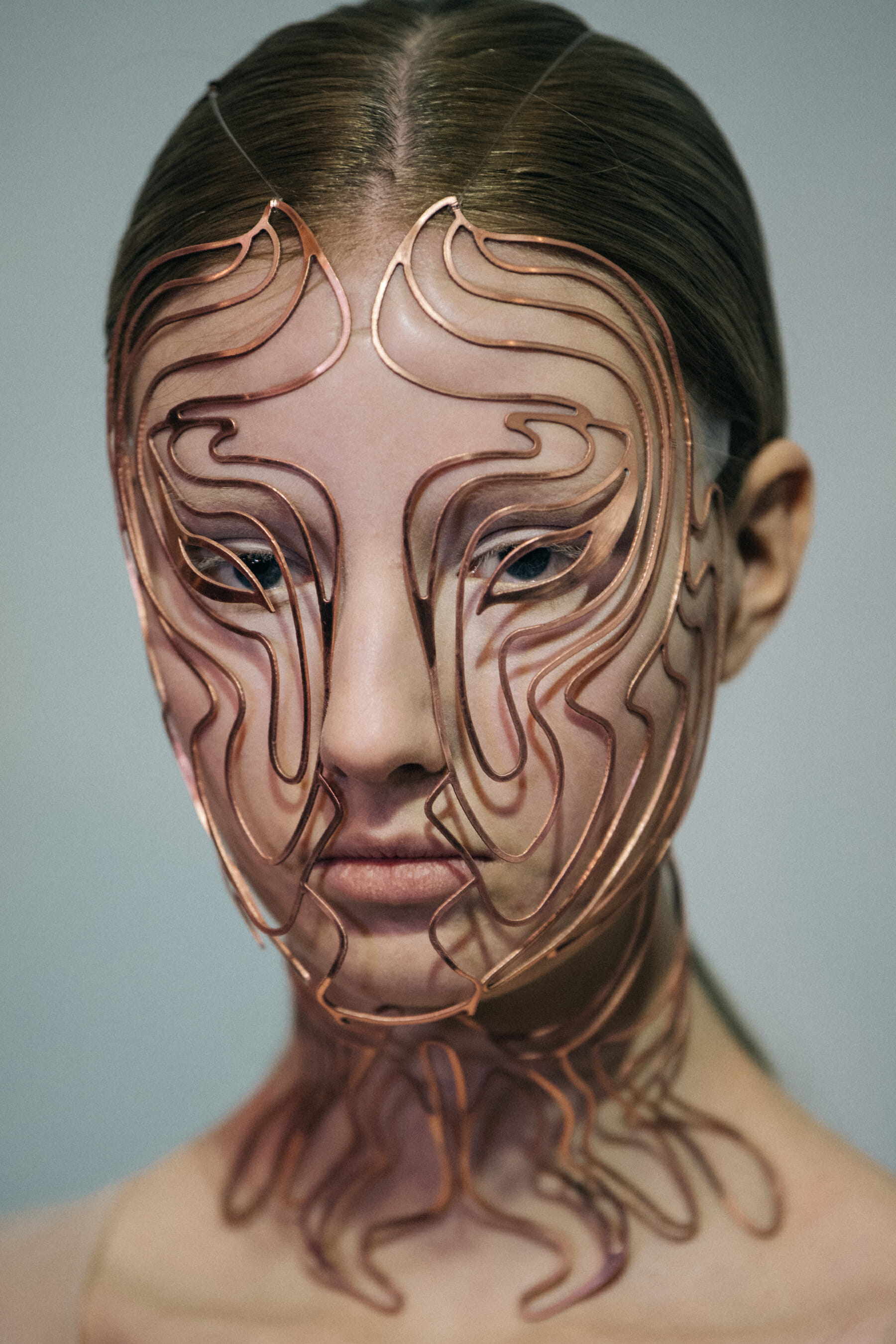 Model wearing mask at Iris van Herpen