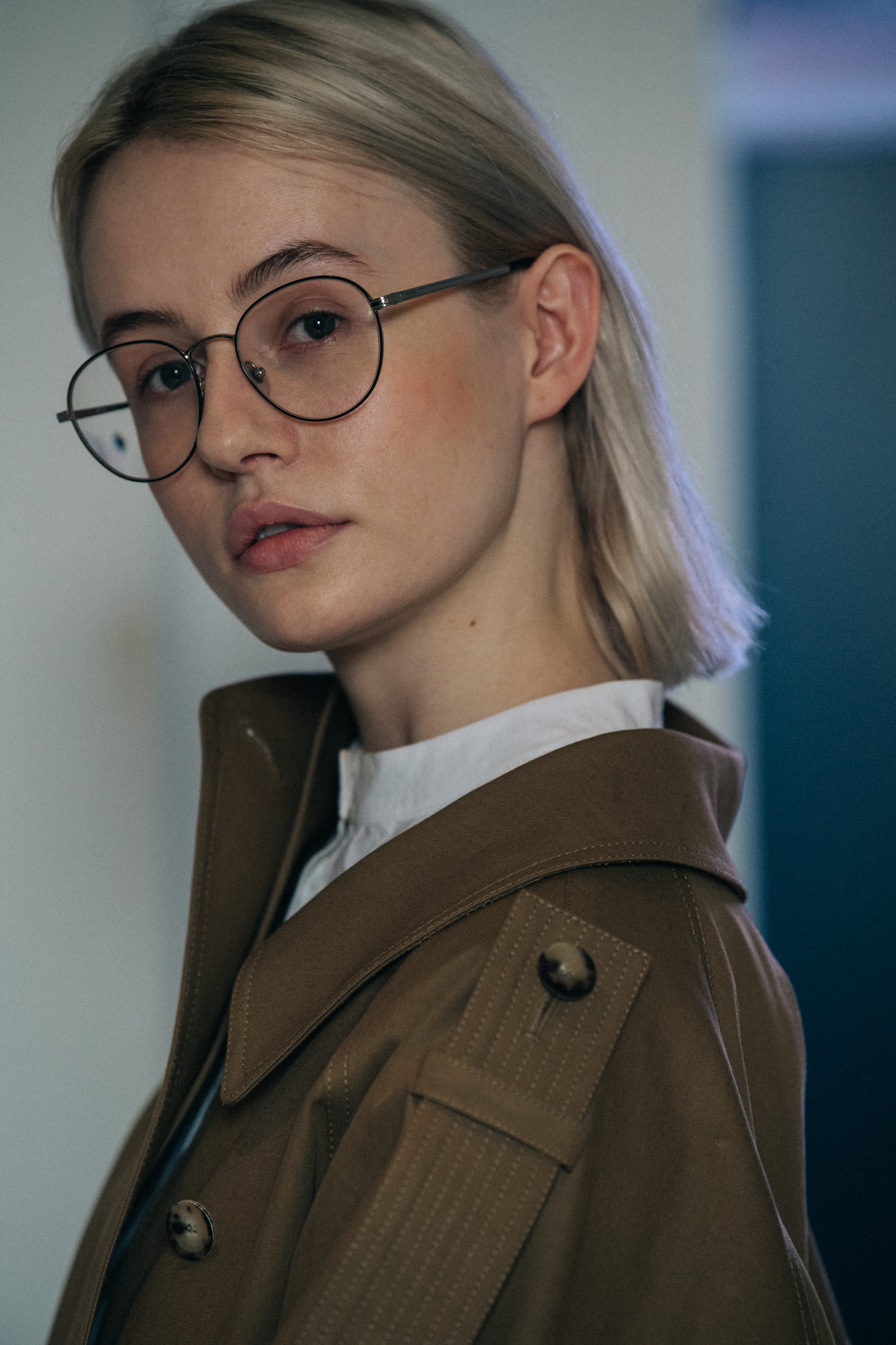 Model wearing tan backstage at Nehera