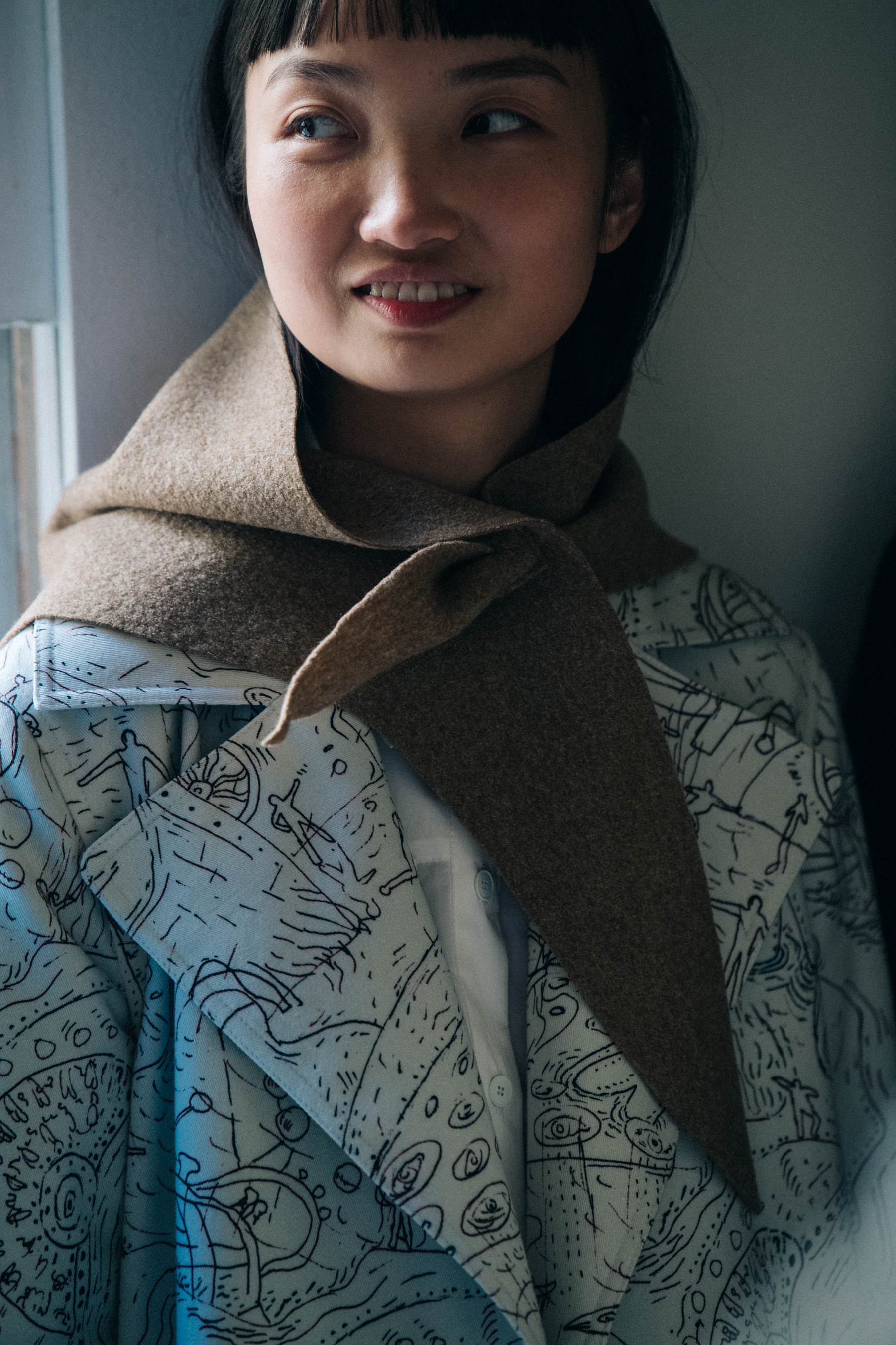 Zhong Liye backstage at Nehera