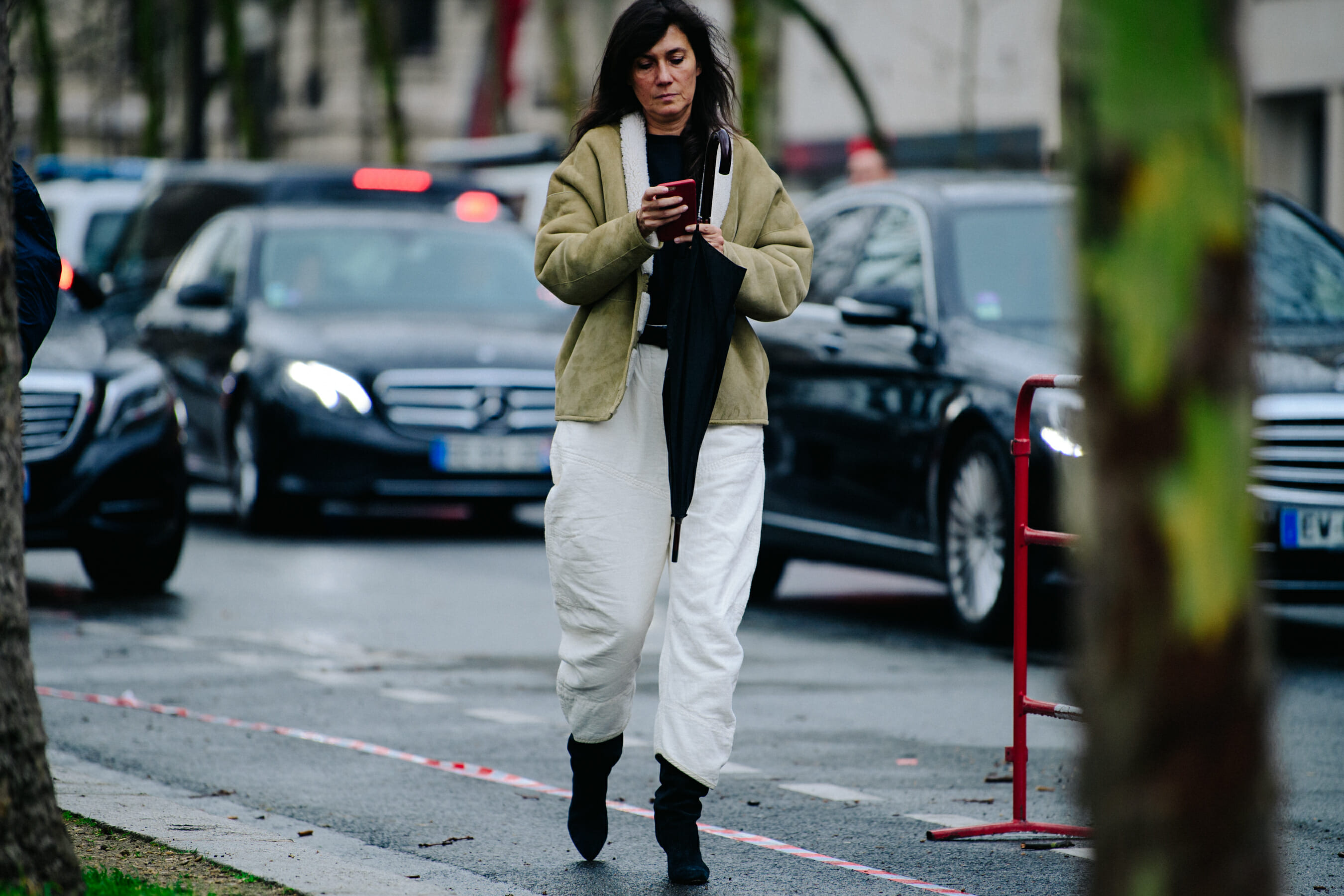 Woman wearing wide white pants