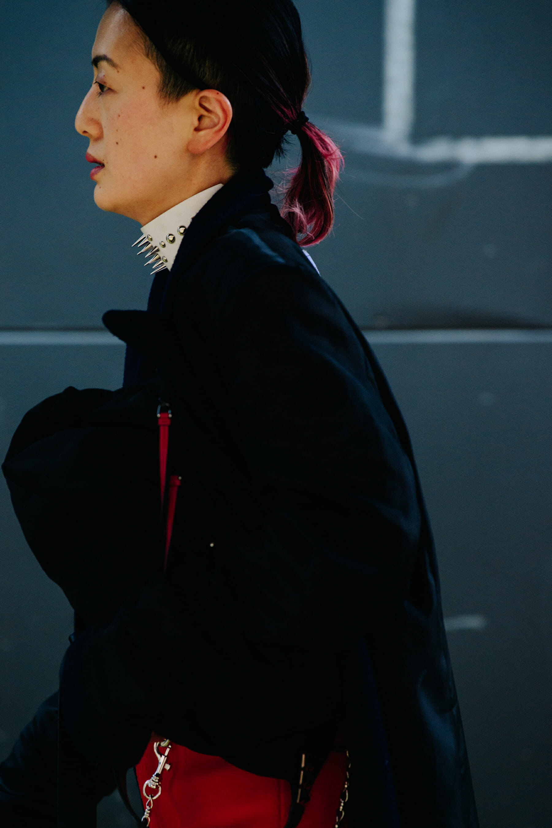 Woman wearing white choker