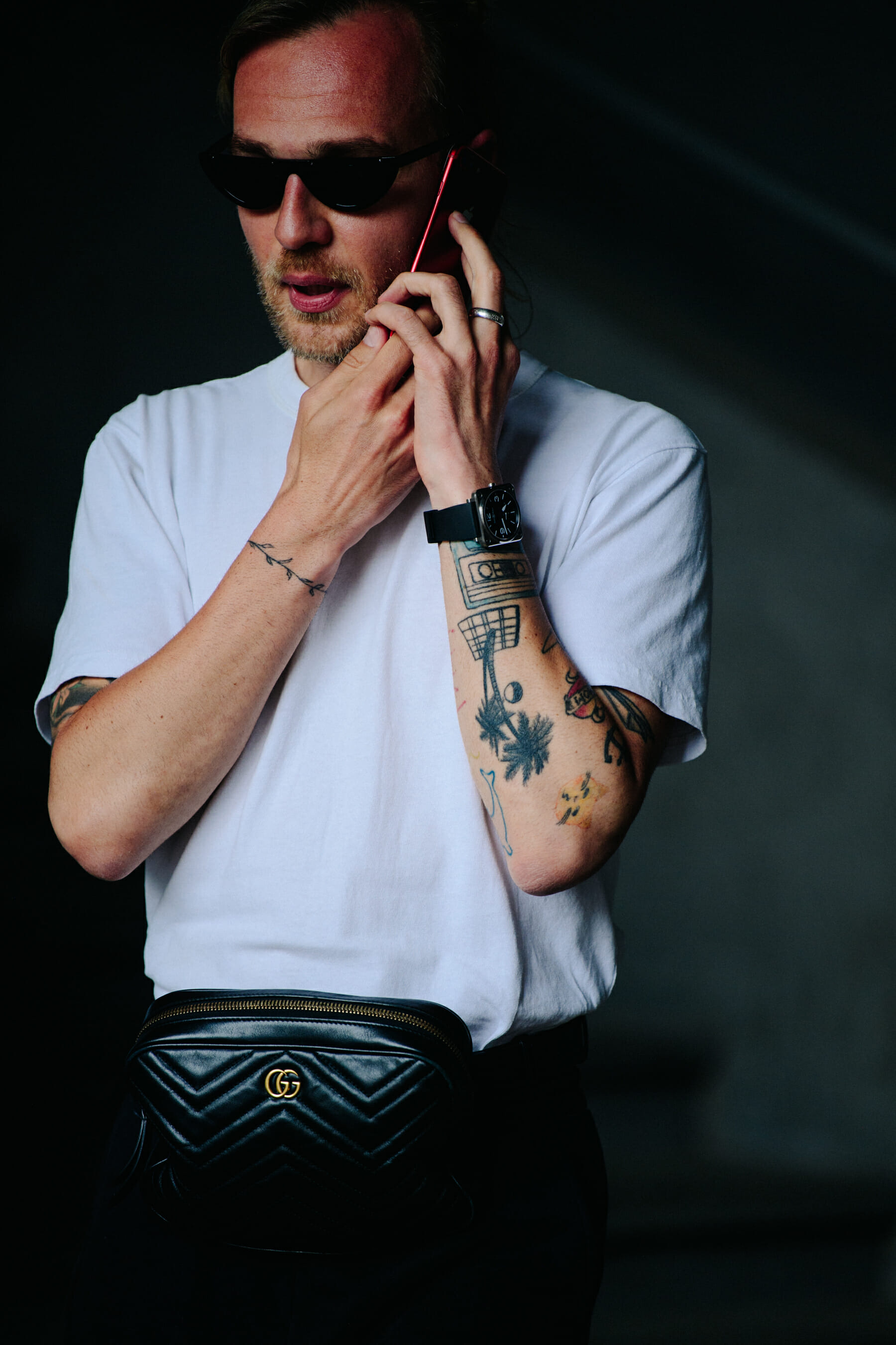 Man wearing Gucci bag