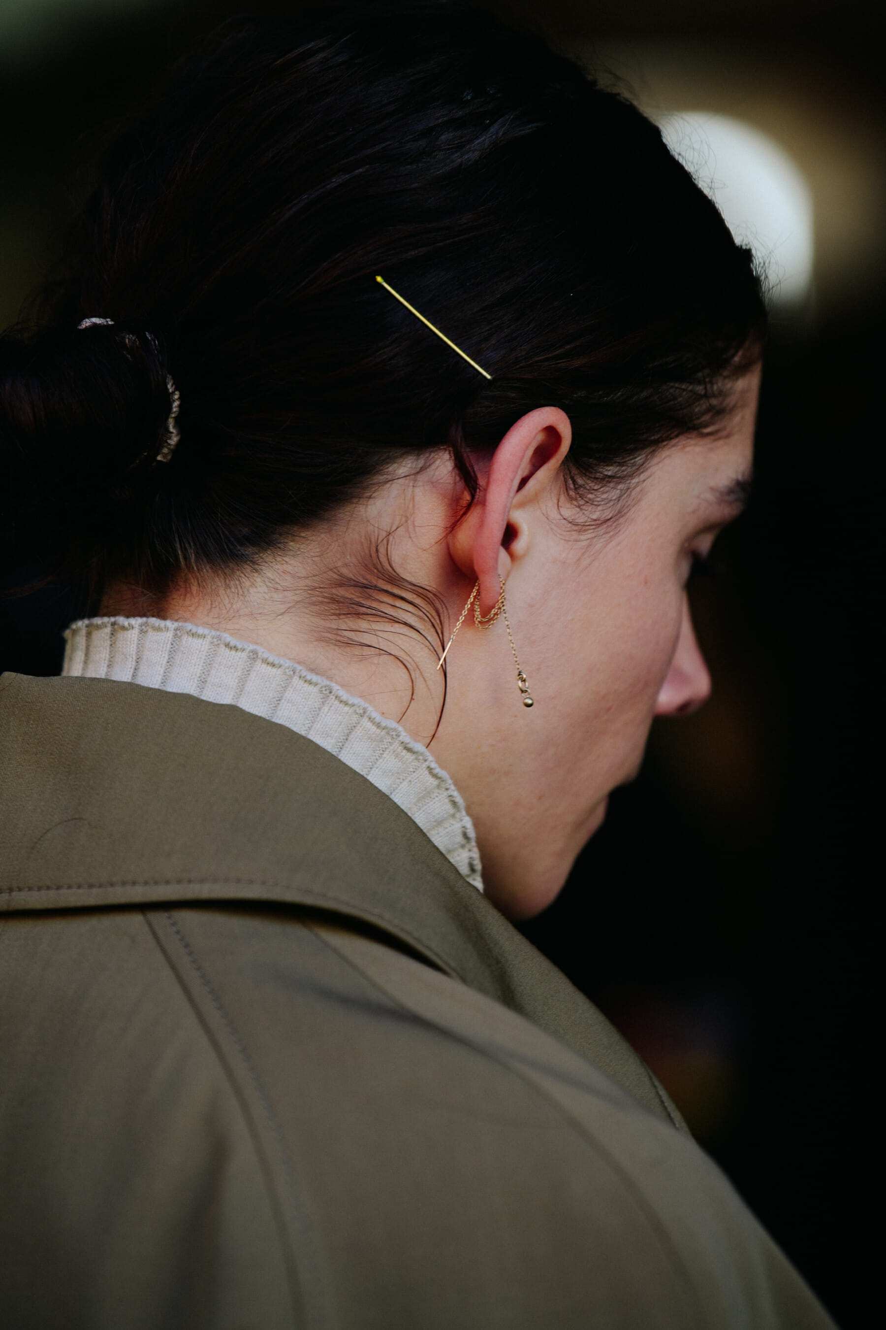 Woman wearing gold hair clip