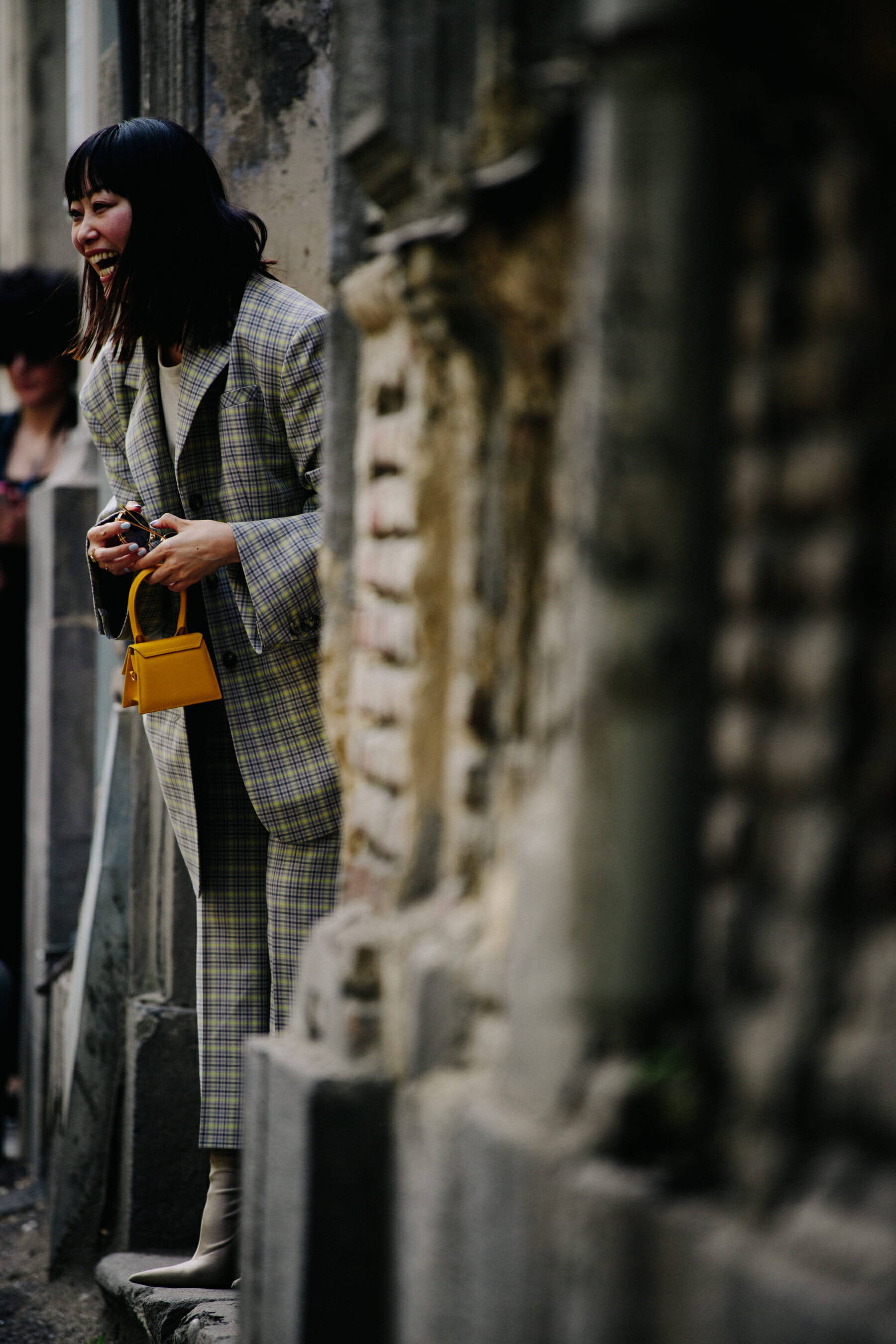 Woman holding Jacquemus bag