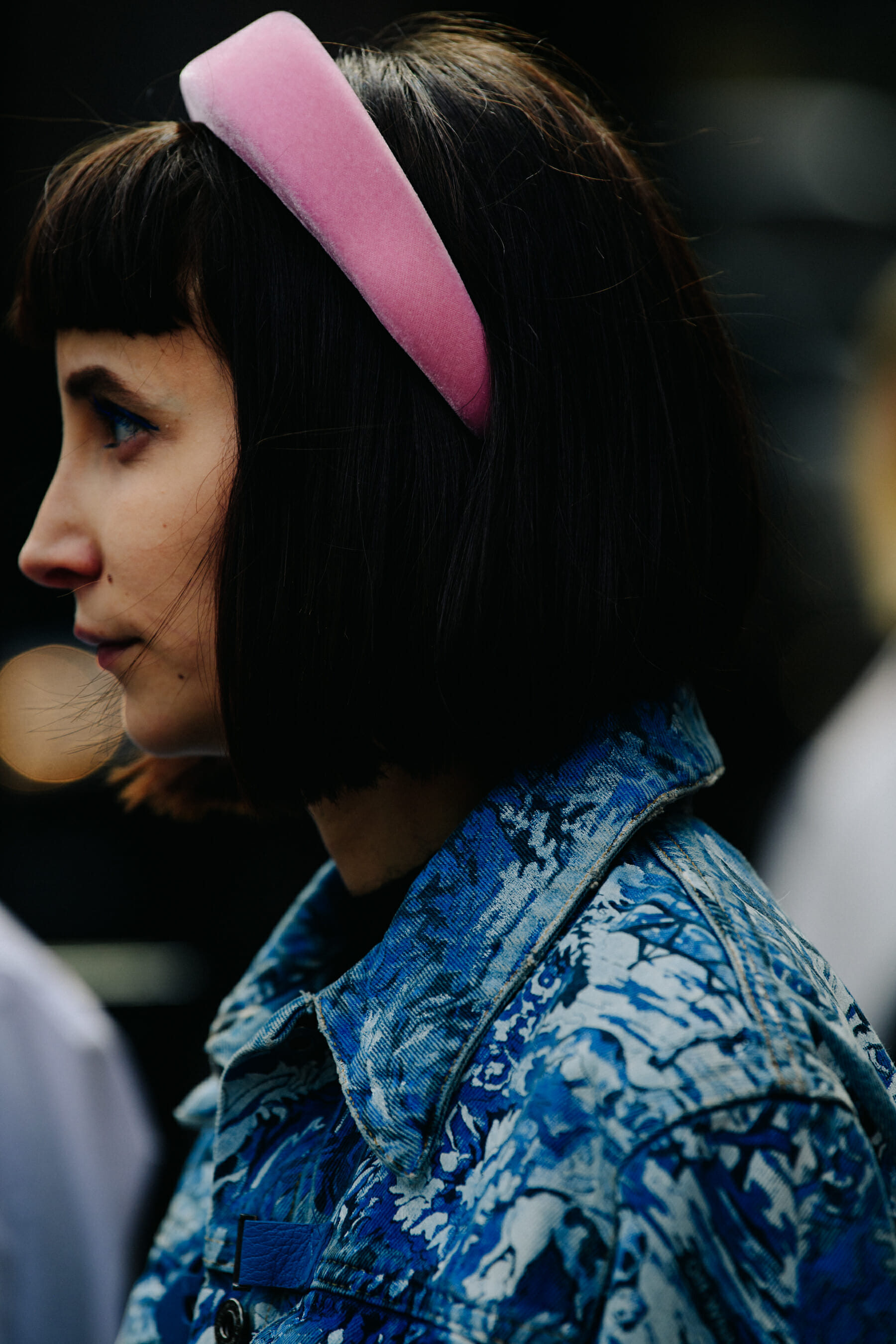 Woman wearing pink hairband
