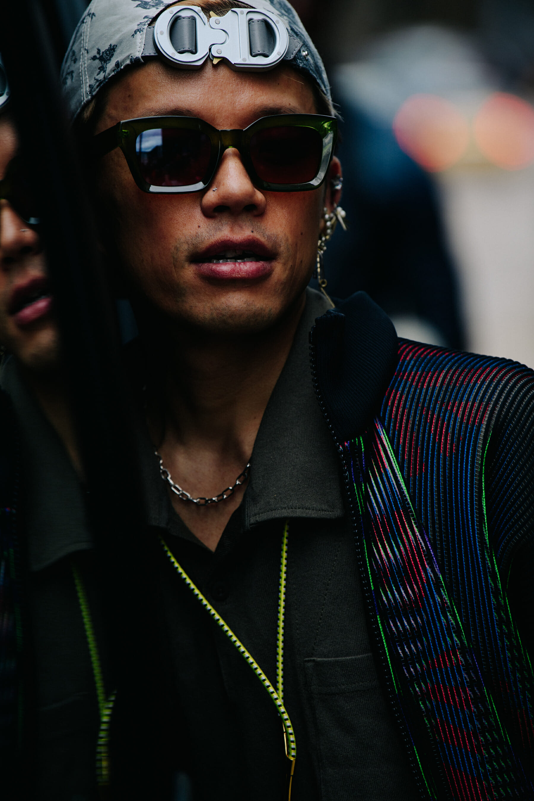 Man wearing buckle cap
