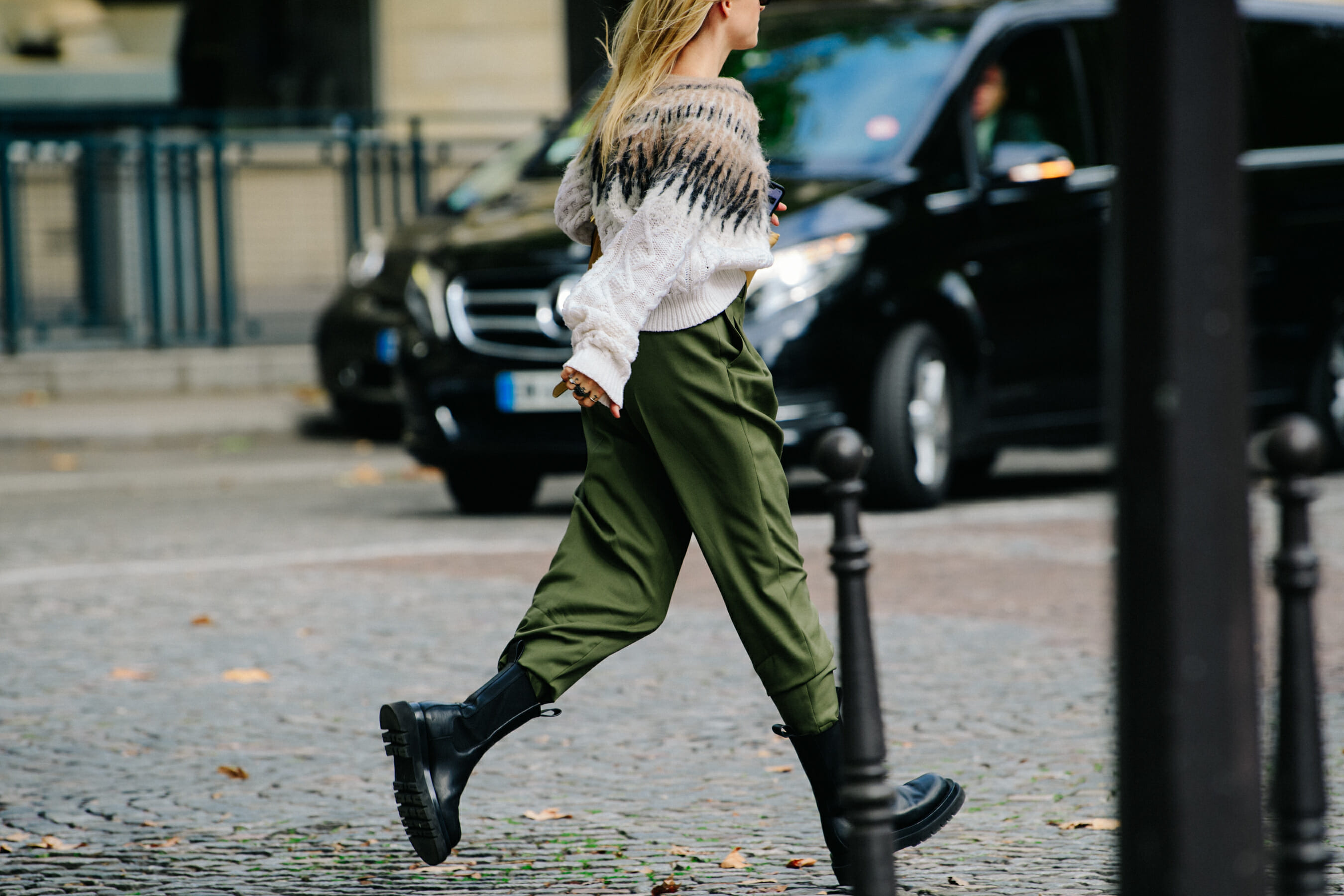 Blogger wearing green pants