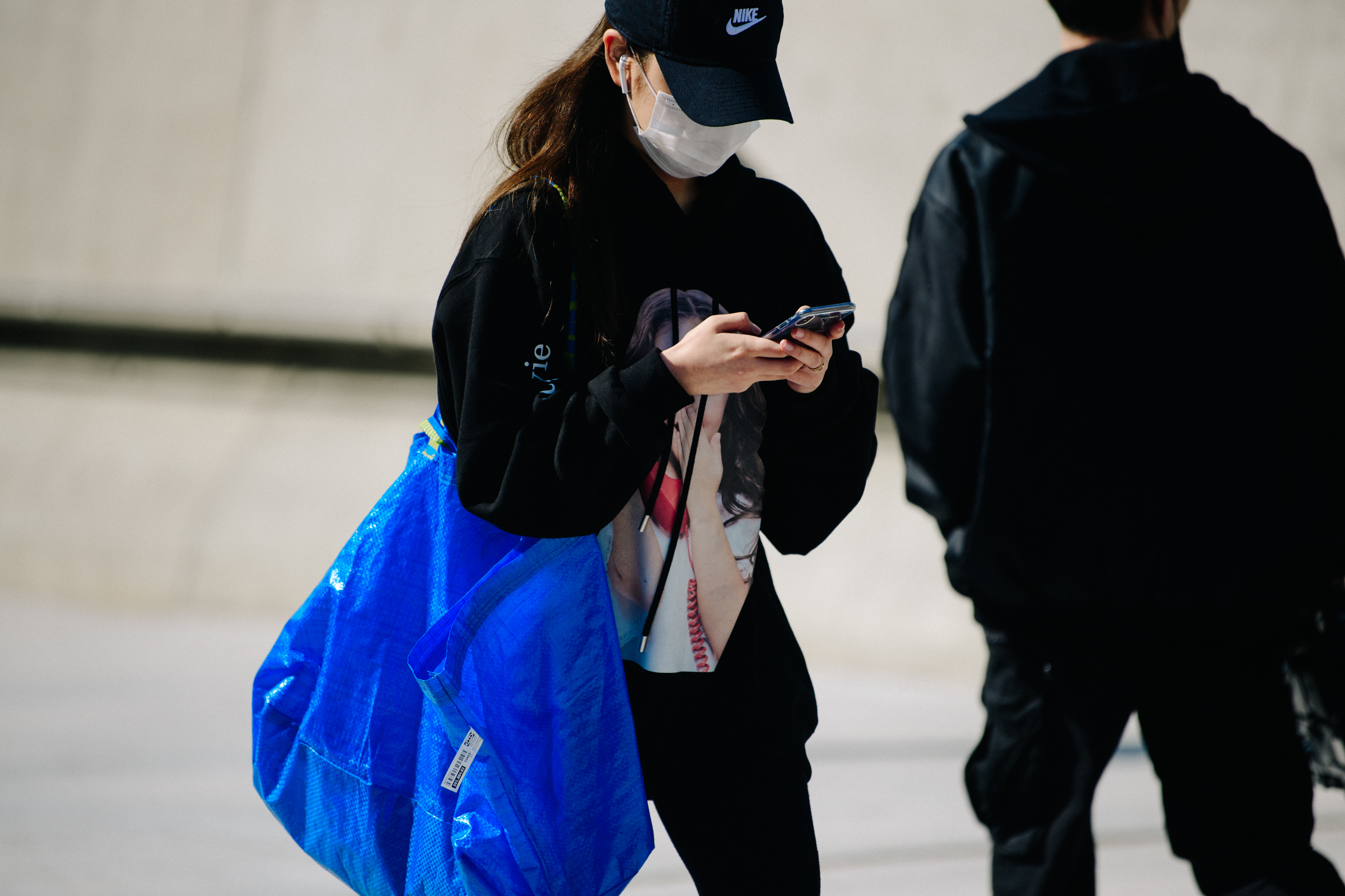 Woman wearing facemask