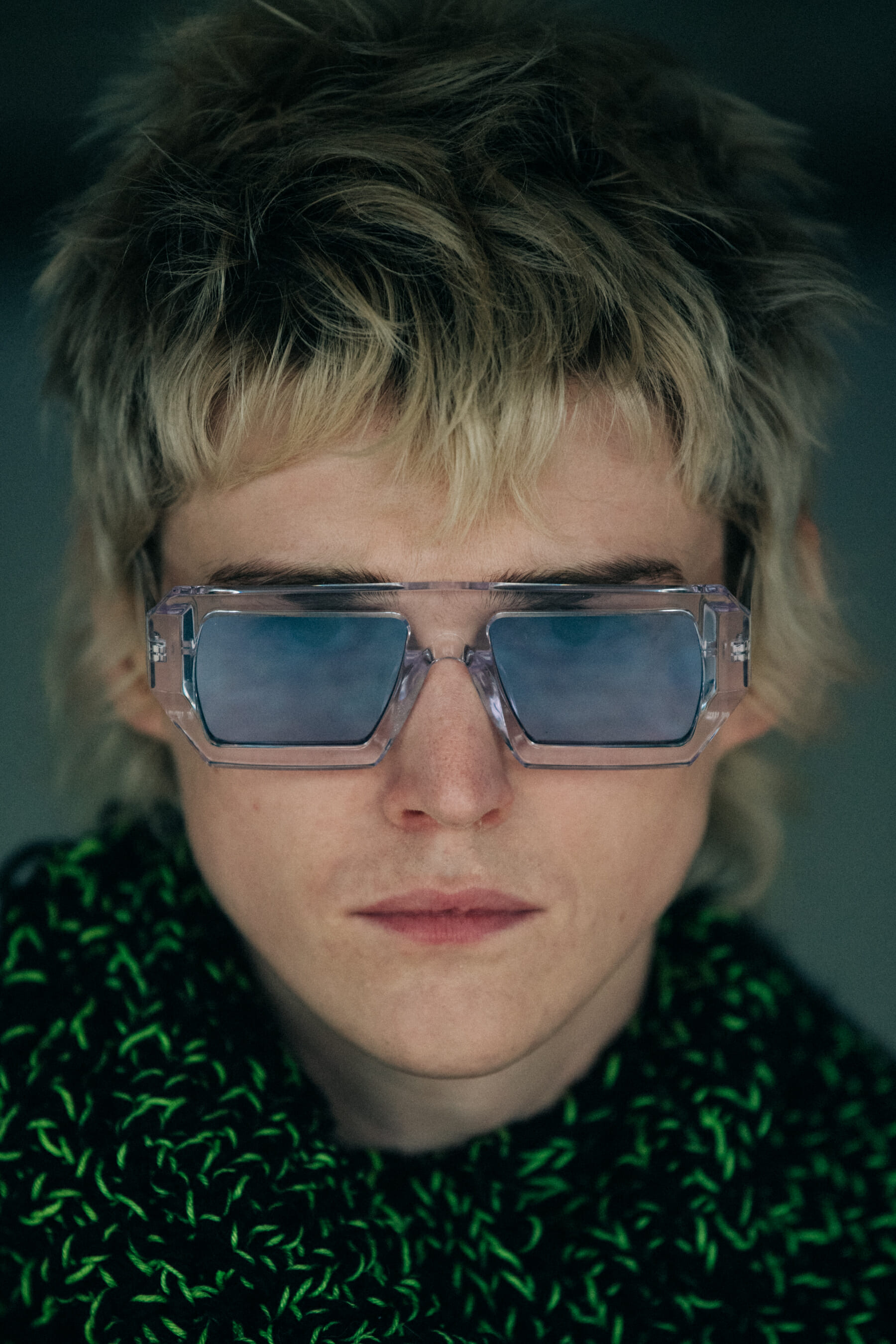 Model wearing Etudes sunglasses