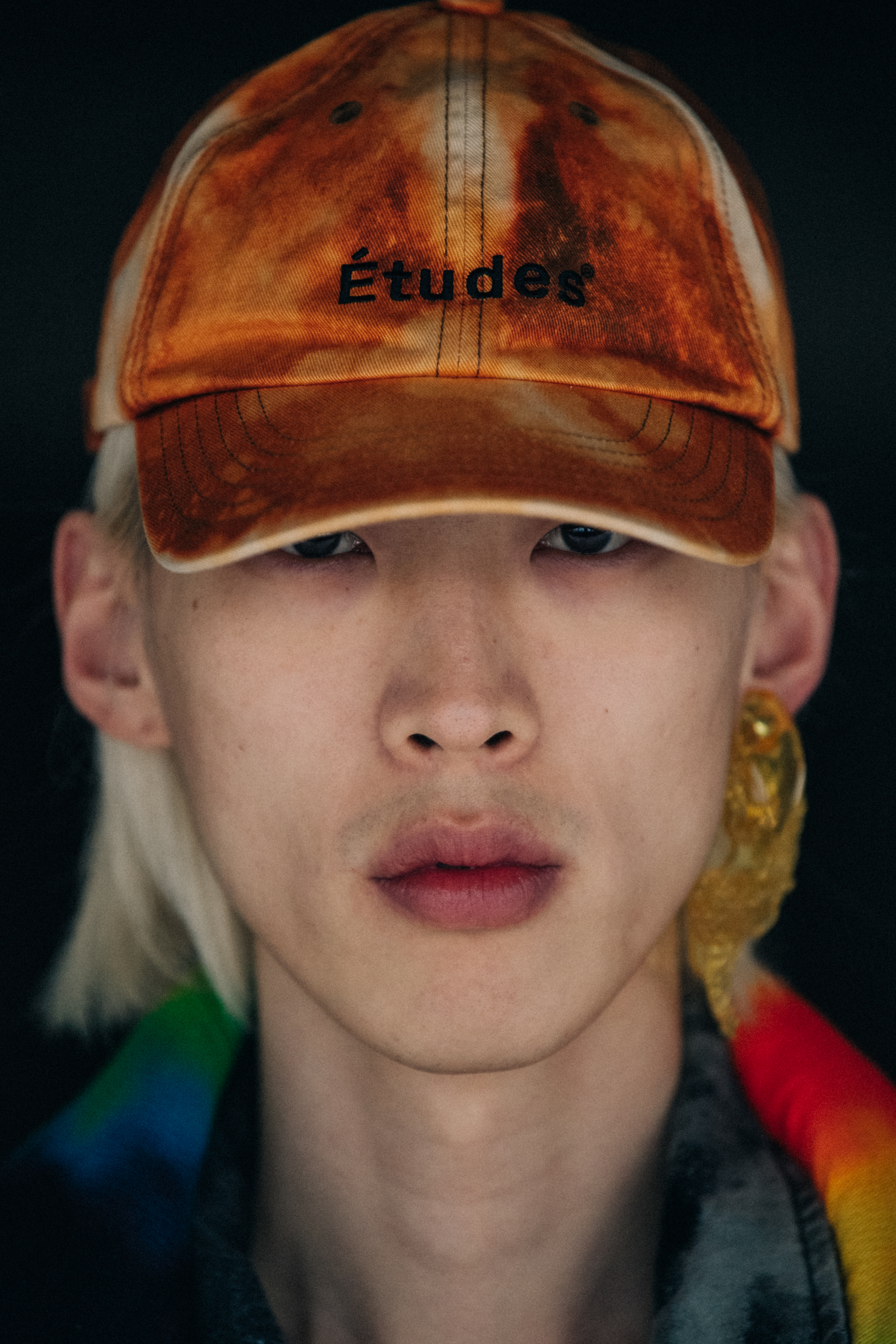Model wearing Etudes earring