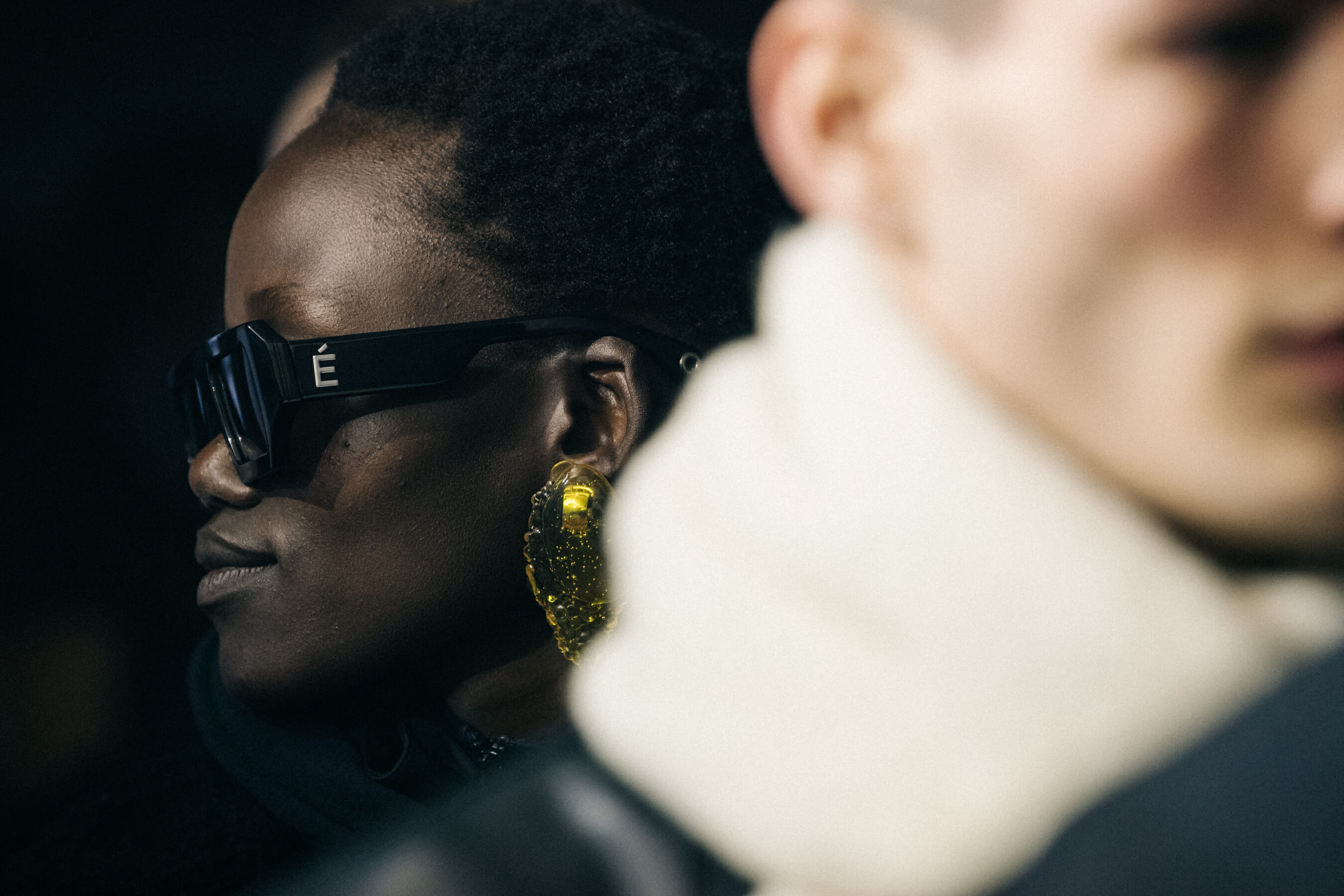 Model wearing Etudes sunglasses