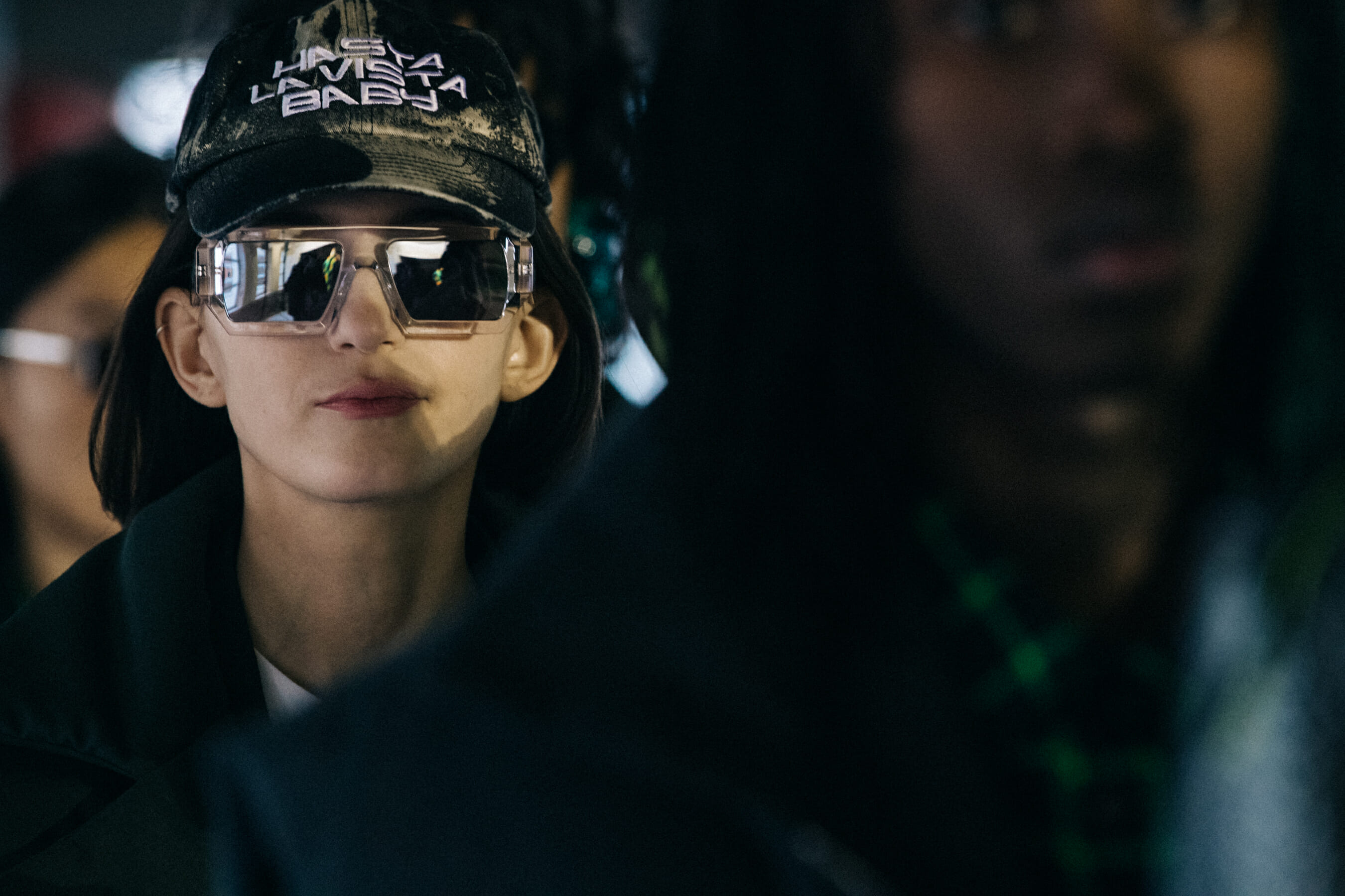 Model wearing Etudes sunglasses