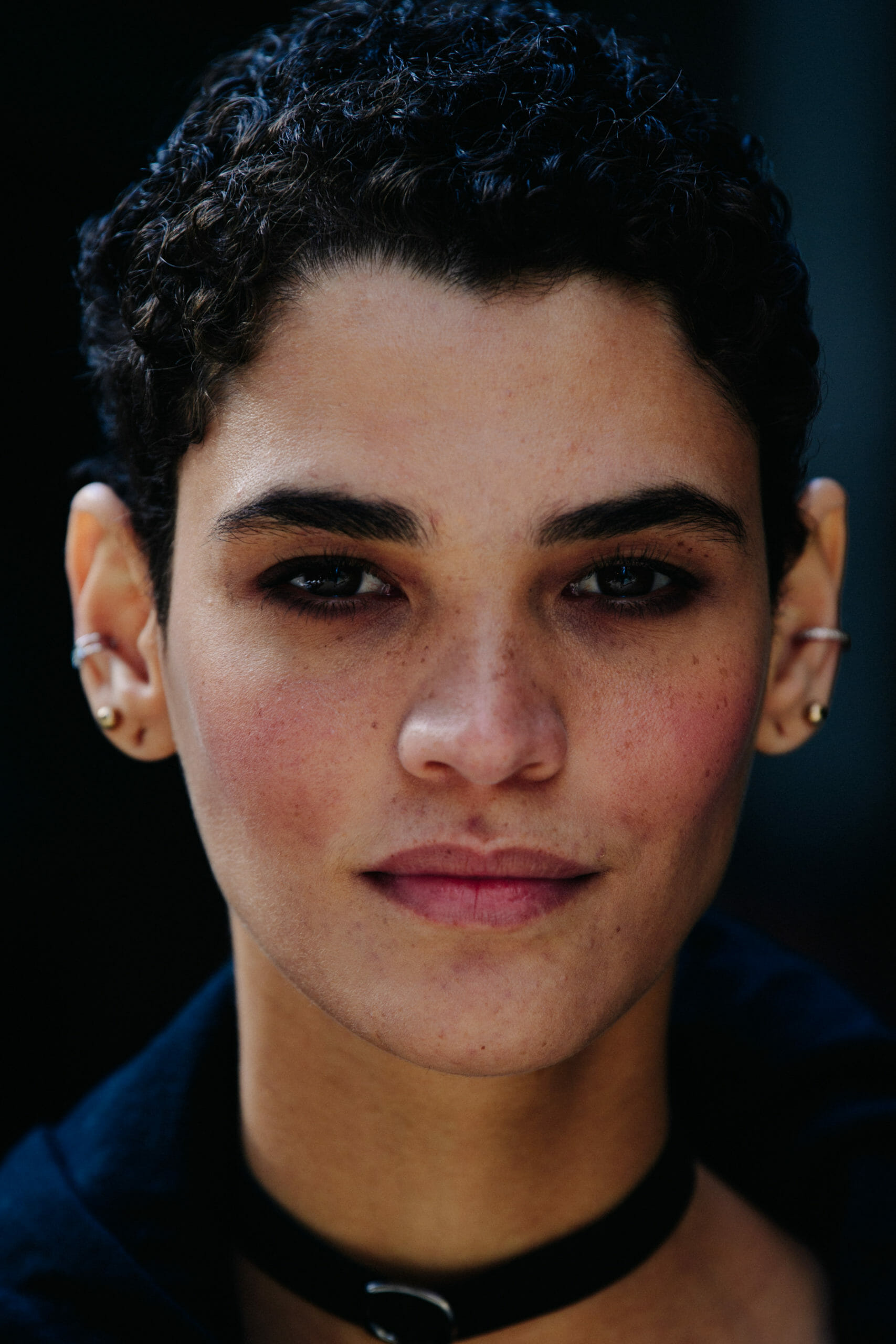 Model with short curly hair