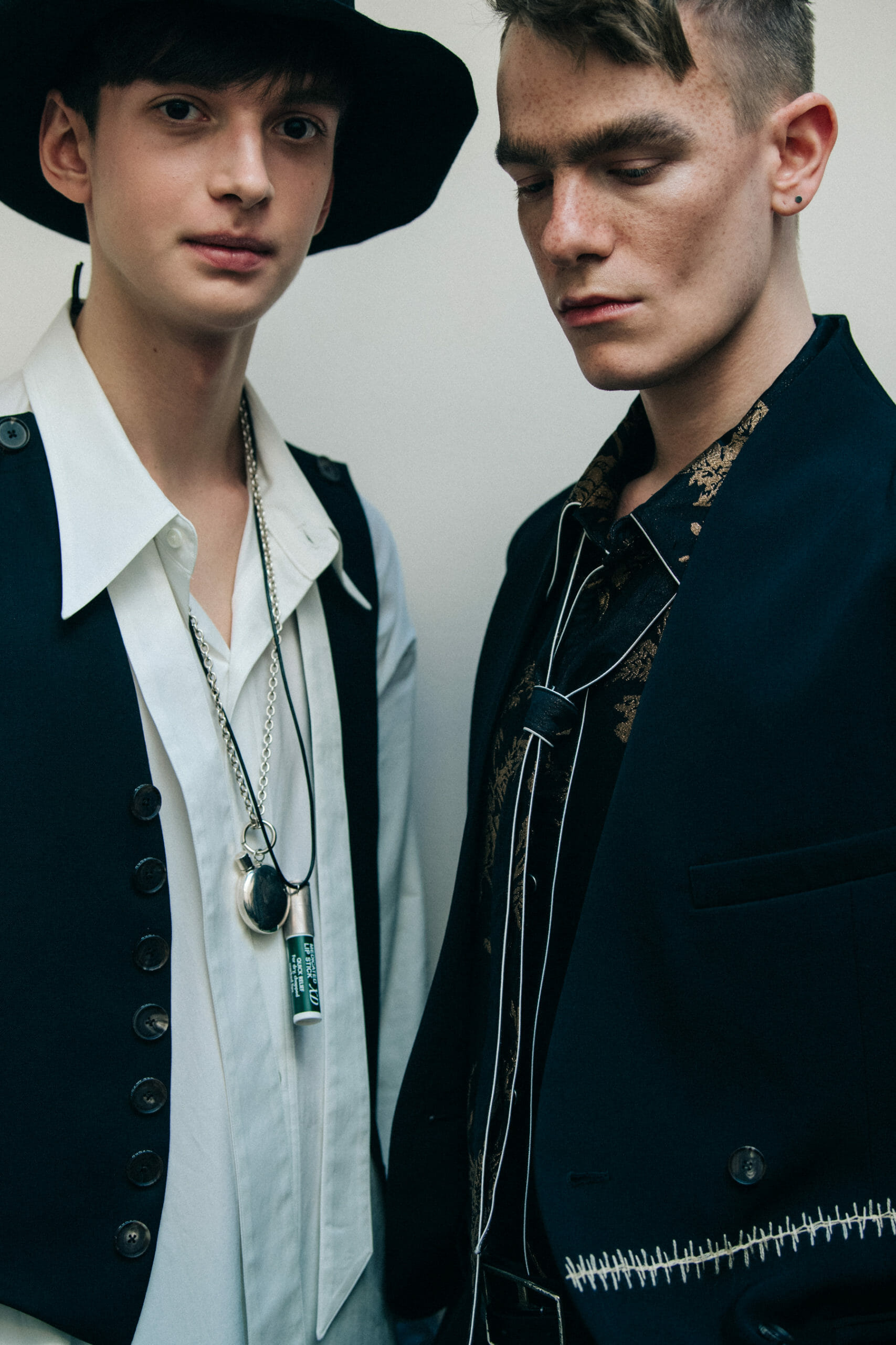 Models wearing BED jw FORD hats