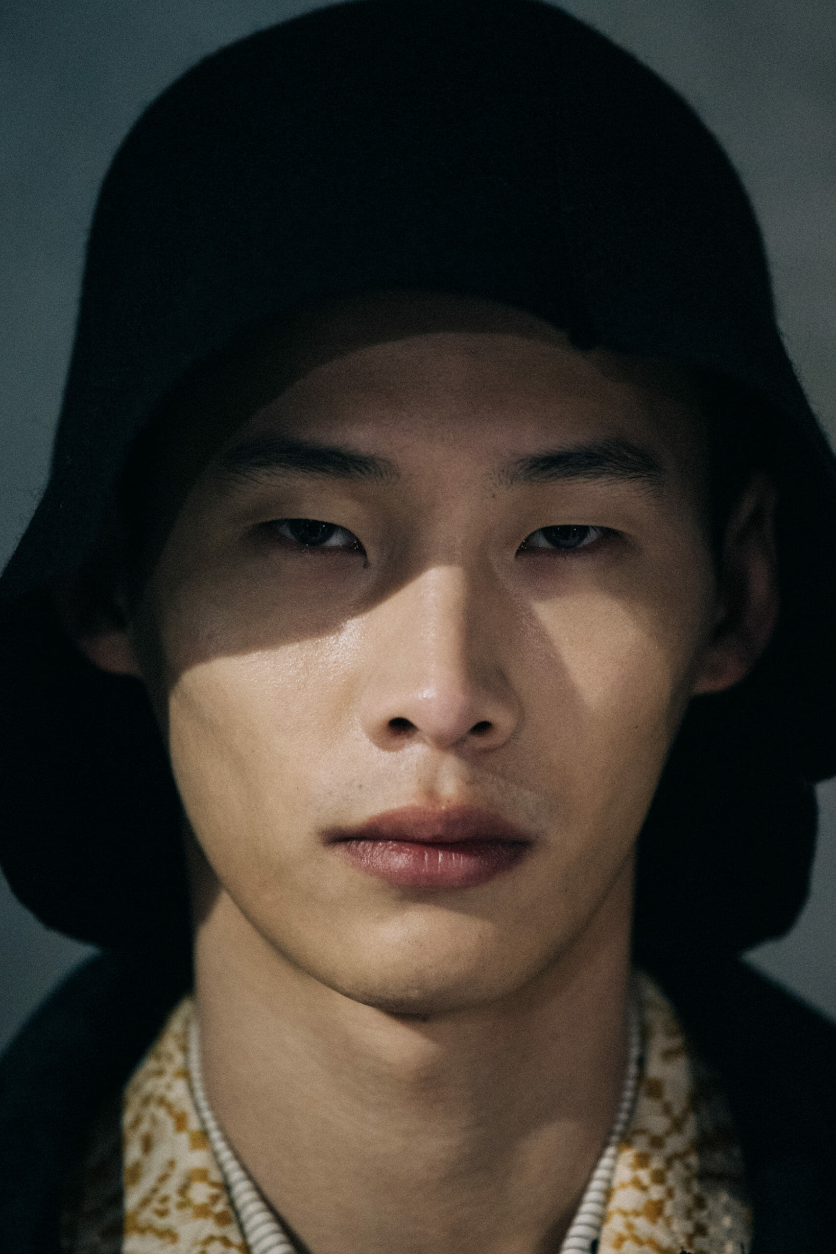 Model wearing bucket hat