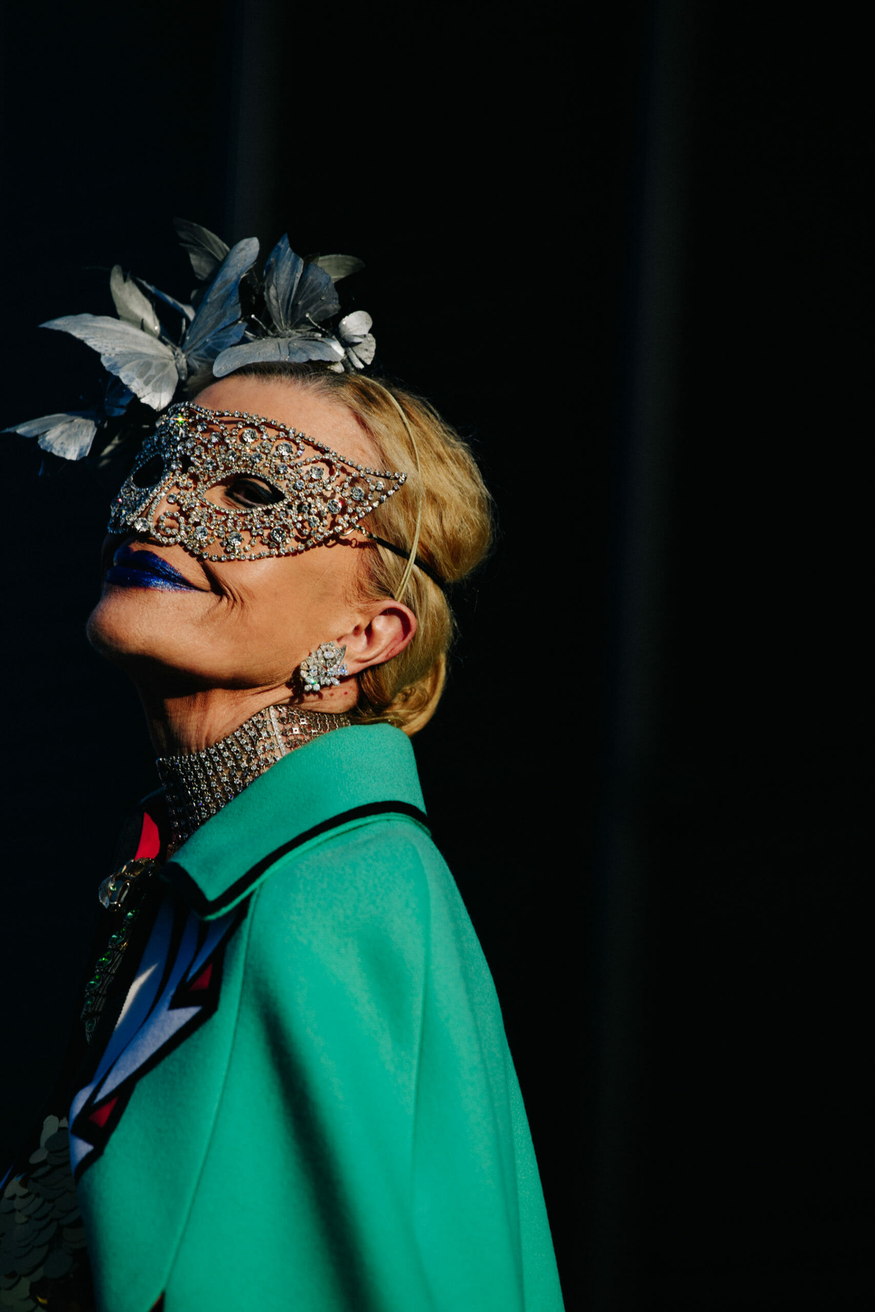Woman wearing silver facemask