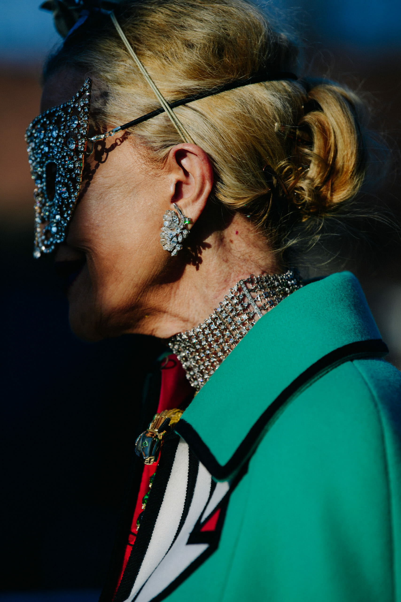 Woman wearing silver facemask