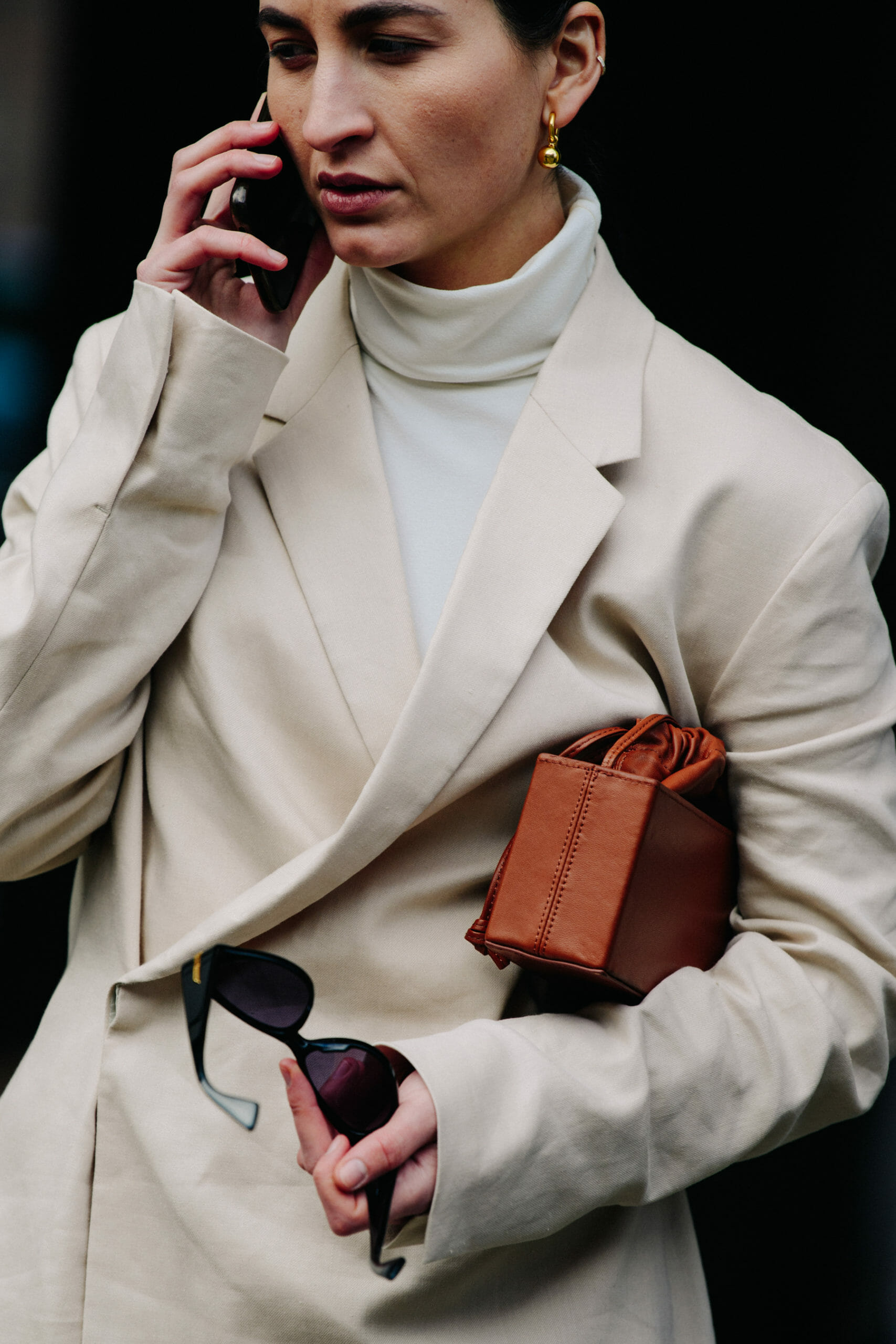 Woman wearing light outfit