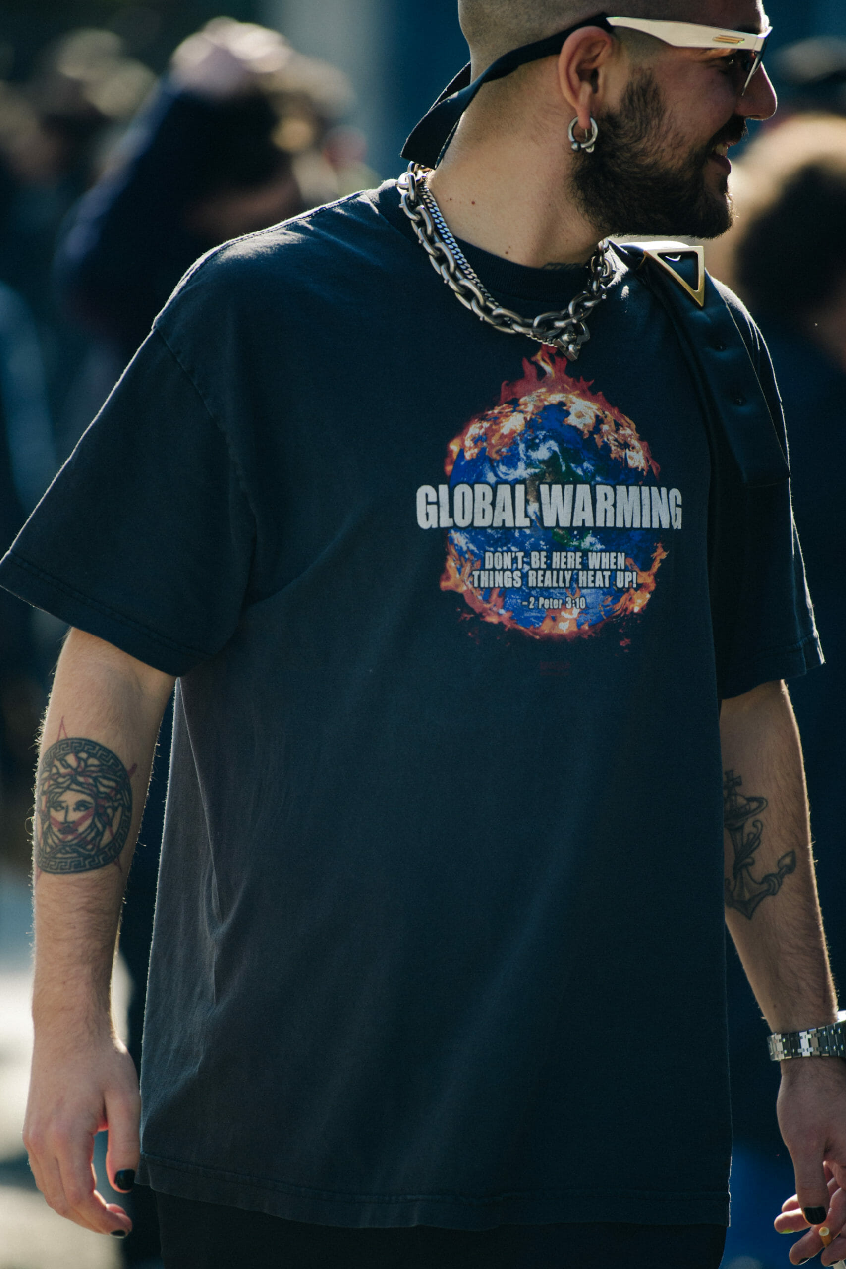 Man wearing black tee shirt