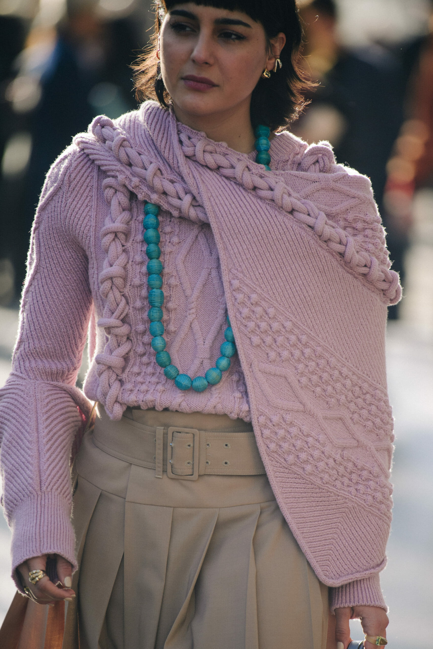 Spanish blogger wearing pink jumper