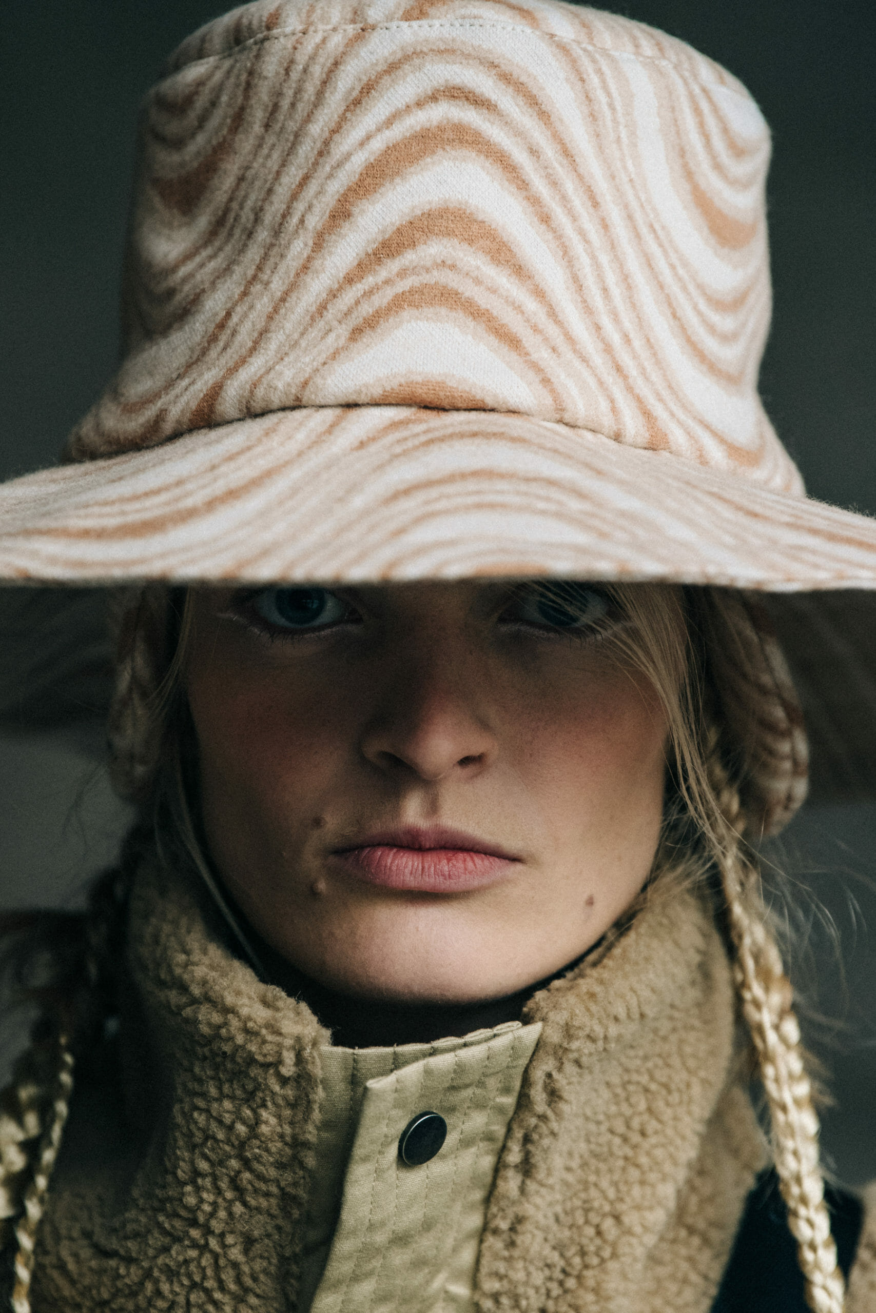 Model wearing Holzweiler hat
