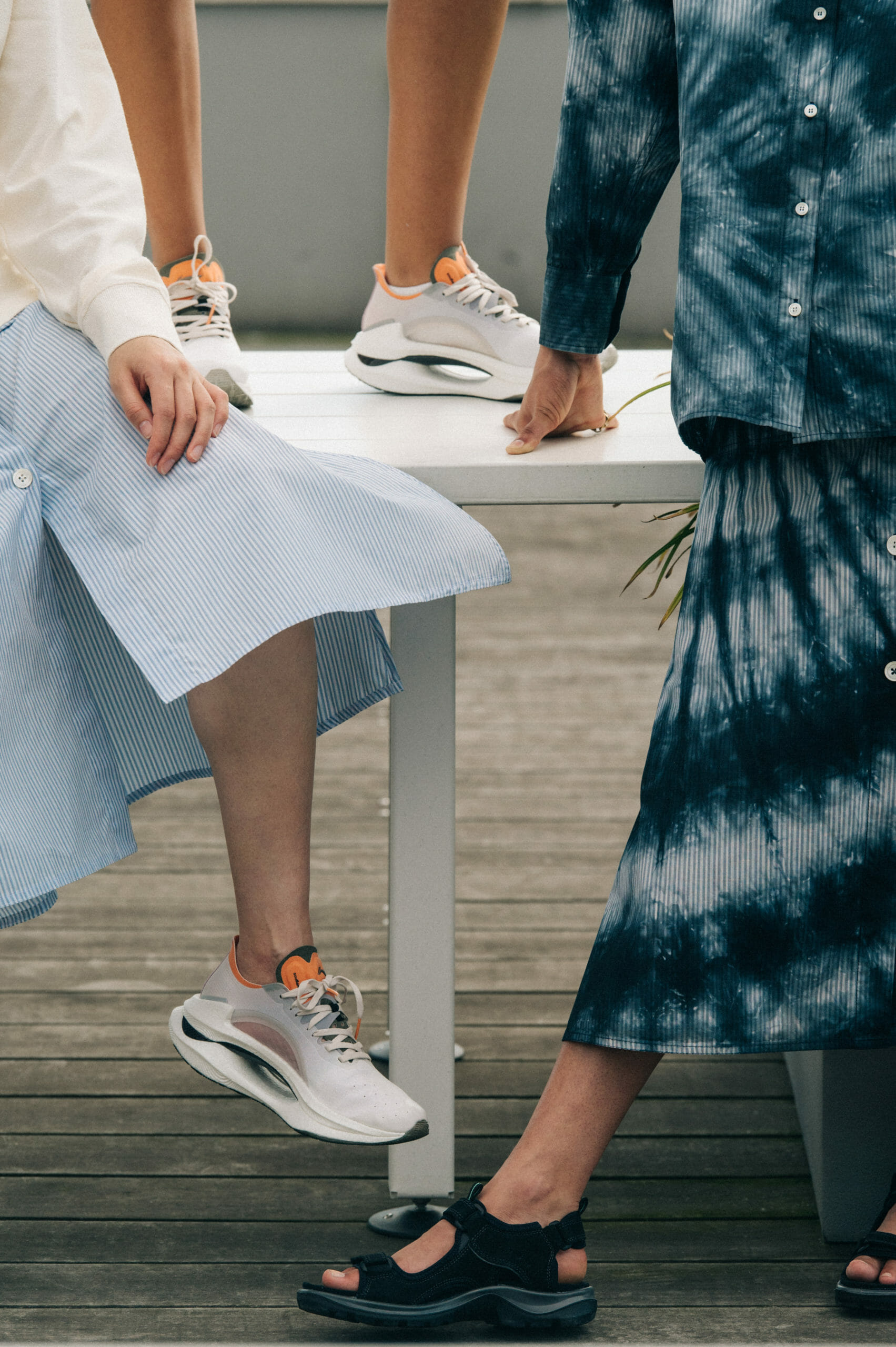 Model wearing Li-Ning sneakers