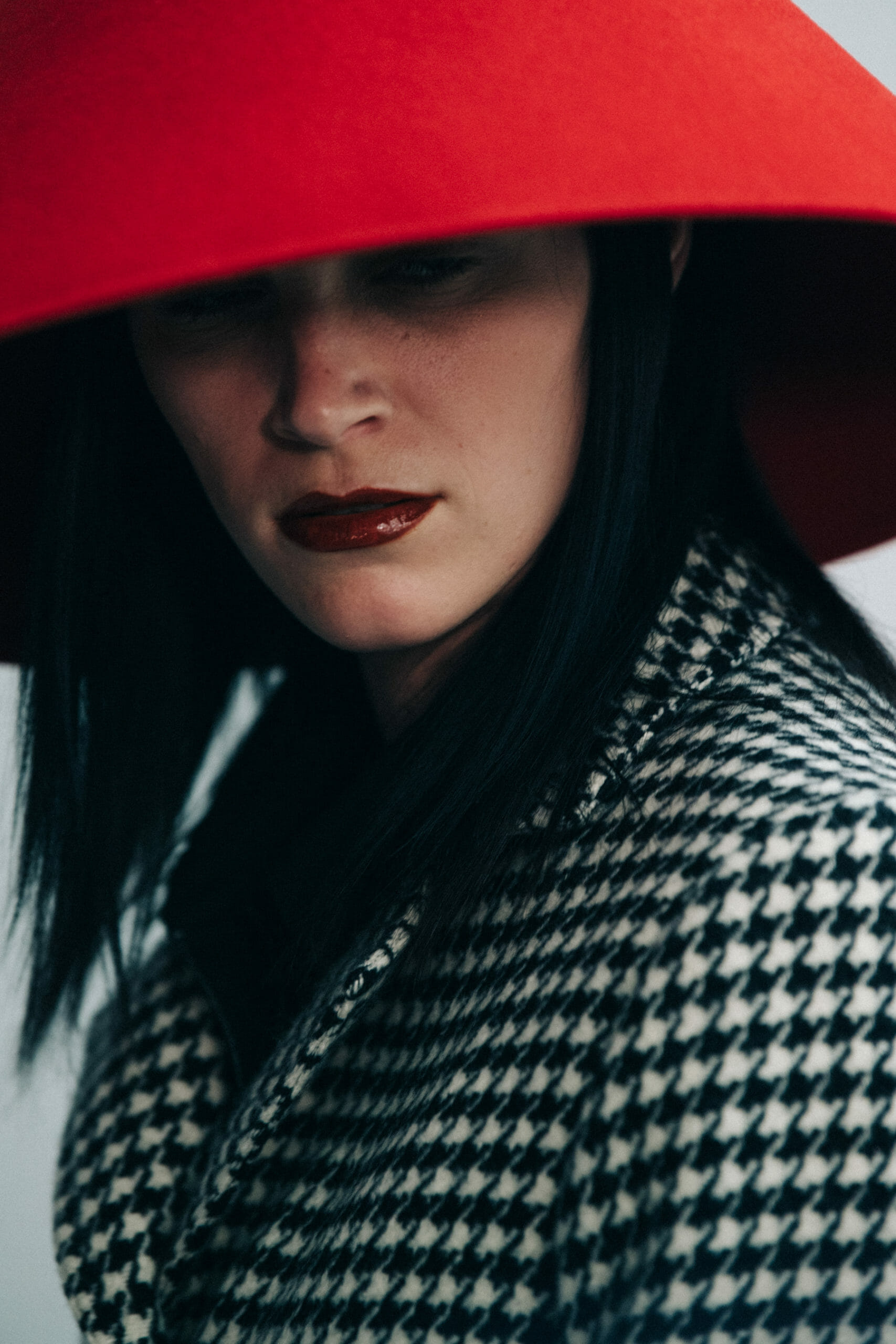 Model wearing large hat at Nina Ricci