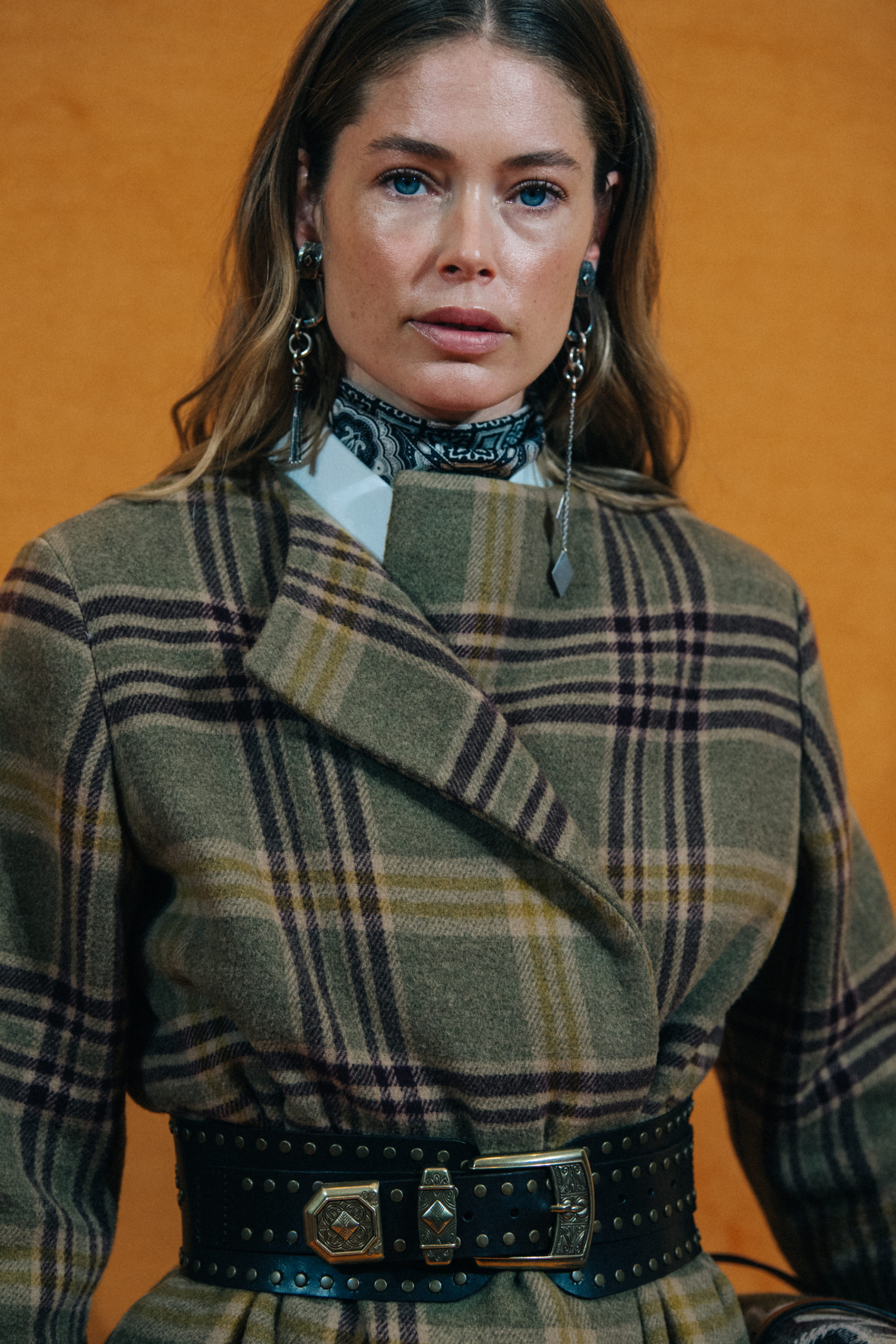 Model wearing brown at Etro